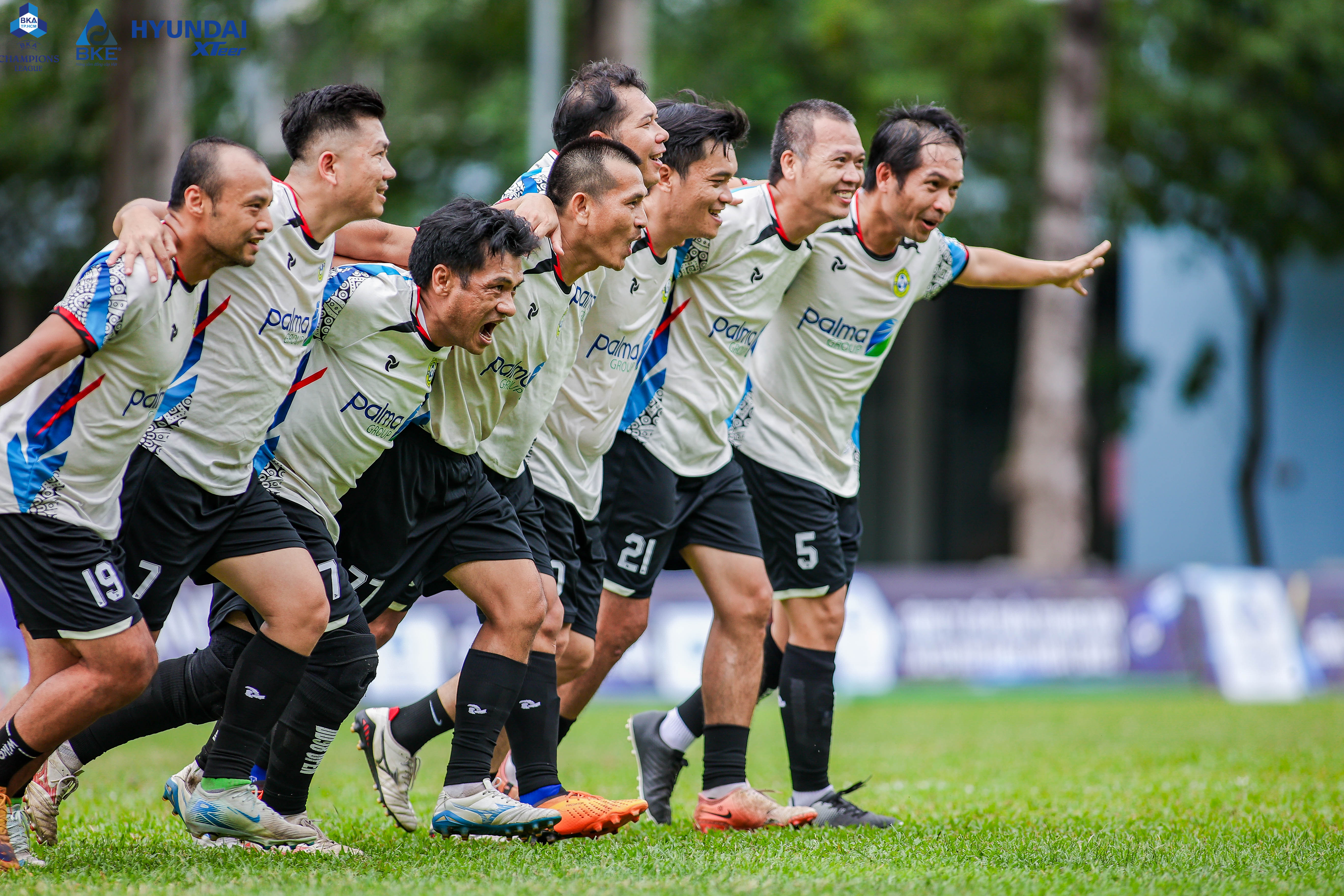 DD98 OPEN “Mở Bữa Tiệc” Bàn Thắng, FTE FC “Nhịn Đói” Ra Về Với 7 Bàn Thua!