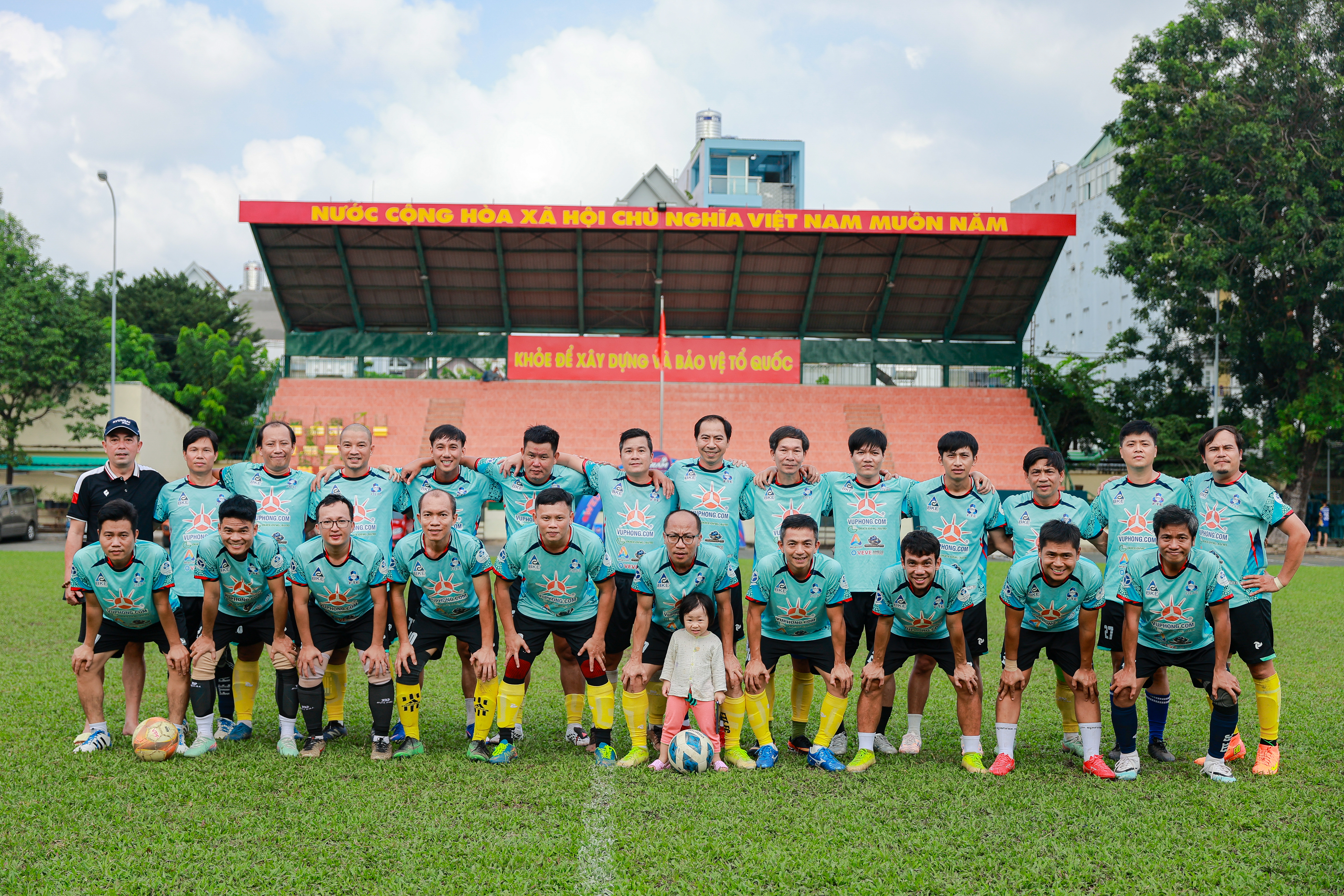 FTE FC Hủy Diệt XDBK11 4-1: Màn Trình Diễn Bùng Nổ Của Hàng Công, Lời Khẳng Định Đanh Thép!